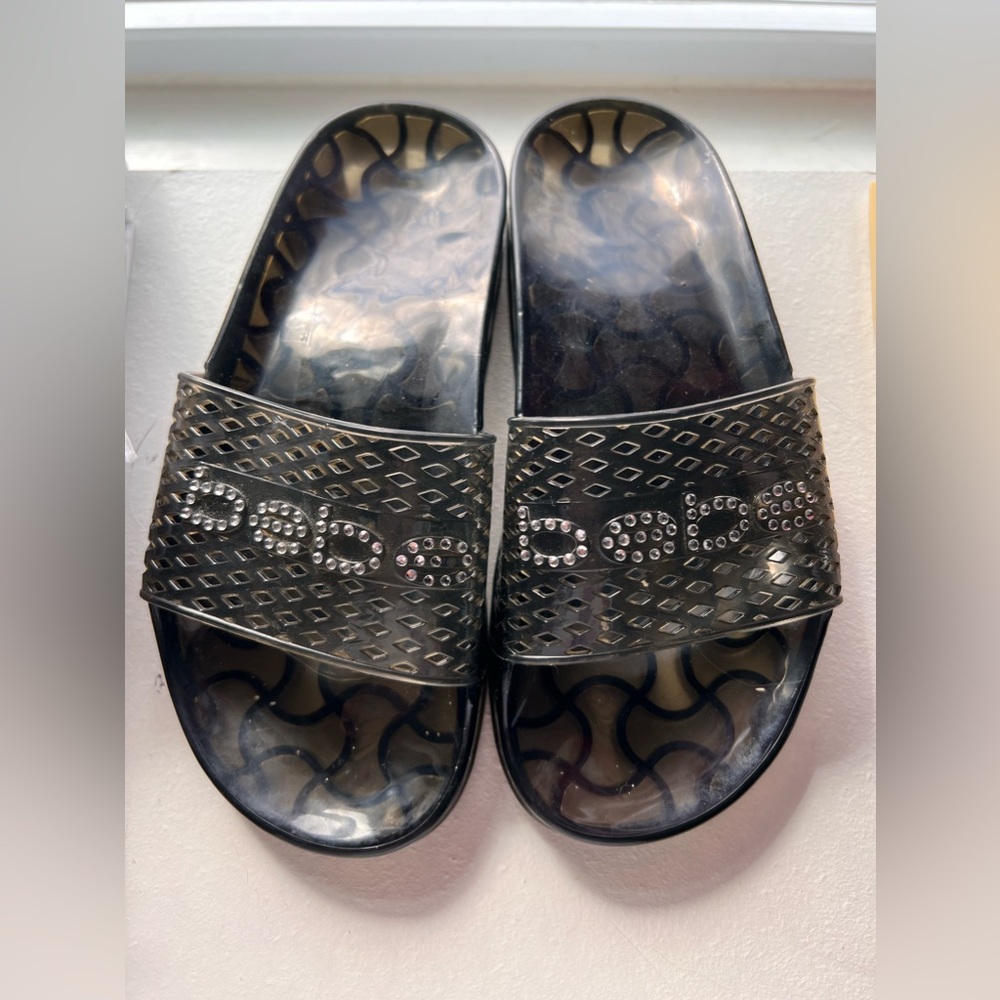 Cutest sandals for spring or summer! 🖤🖤🖤